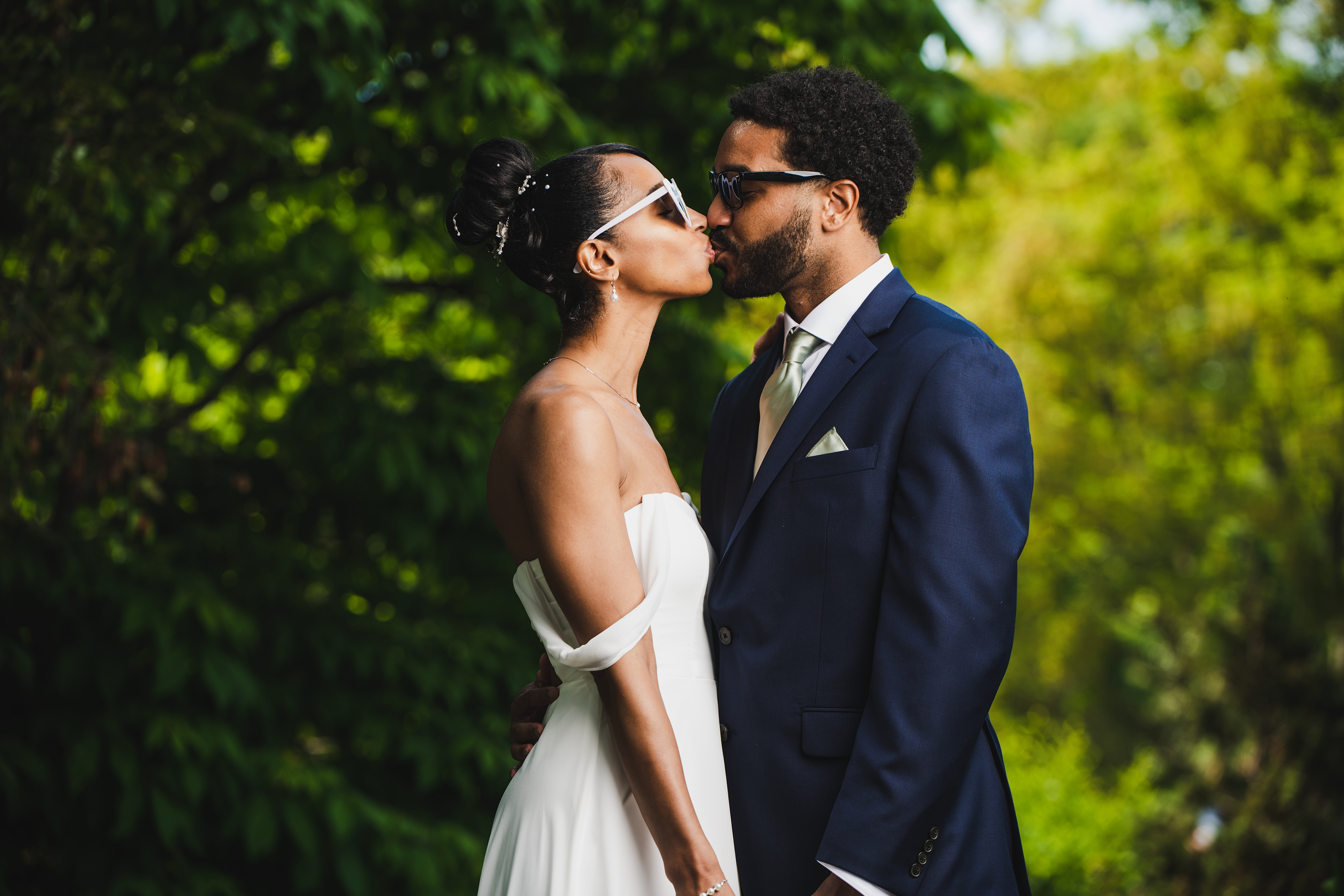 Wedding Kiss